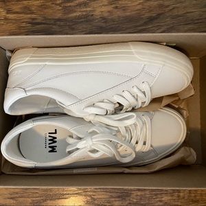 Madewell casual white shoes great for fall outfits and comfortable!